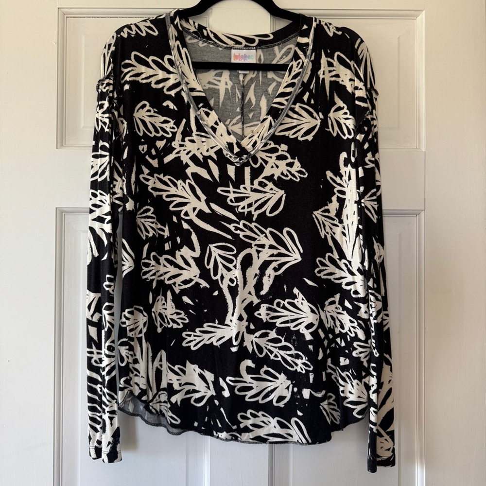 LuLaRoe Vicki • Raw-Edge V-Neck